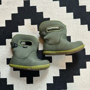 Toddler Bogs Size 8